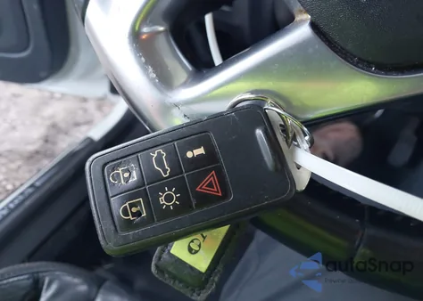 2013 Volvo S60 T5 z USA, uszkodzony, nr VIN YV1612FS1D2206007